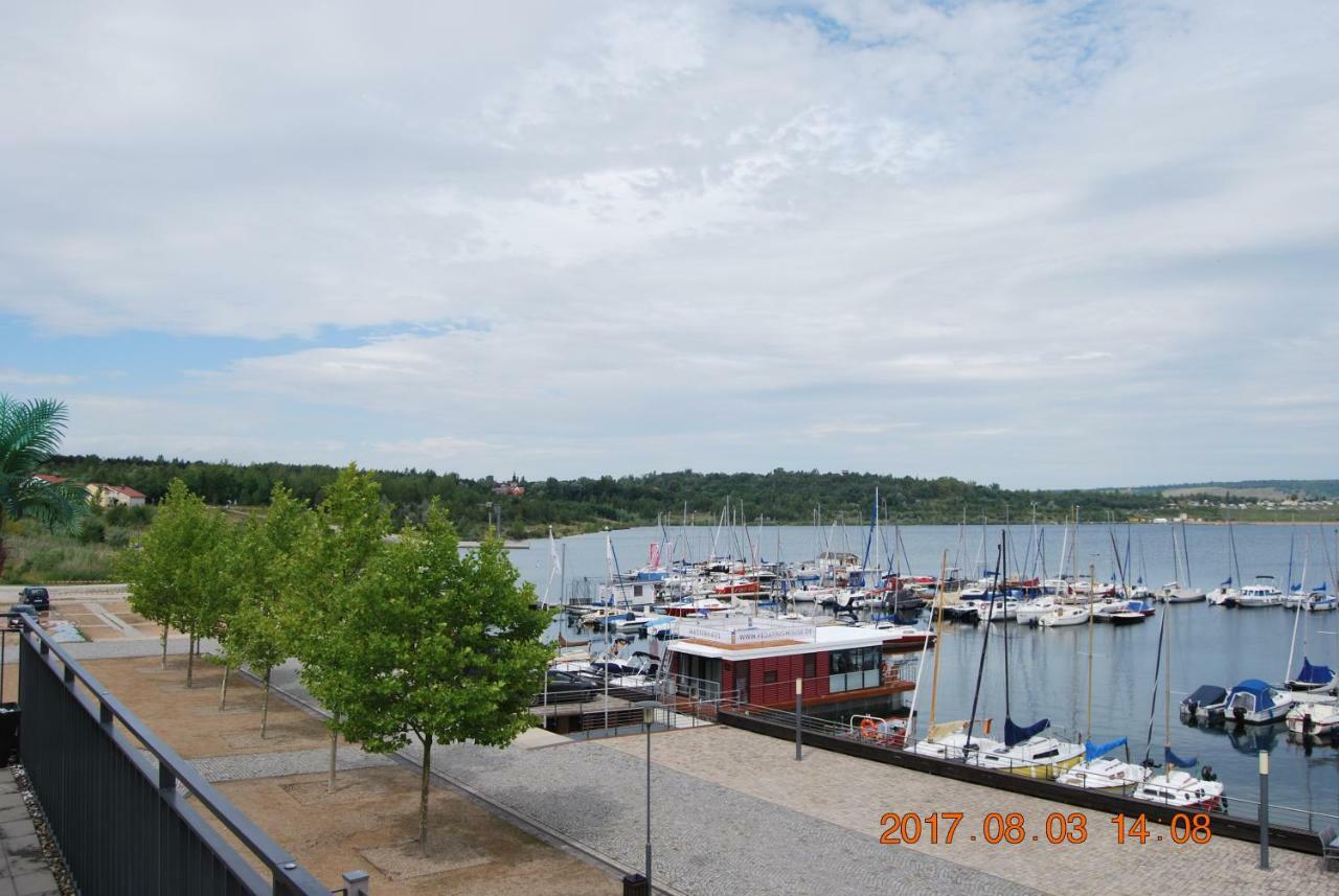 Hausboote Und Ferienhaeuser Marina Muecheln Mucheln エクステリア 写真
