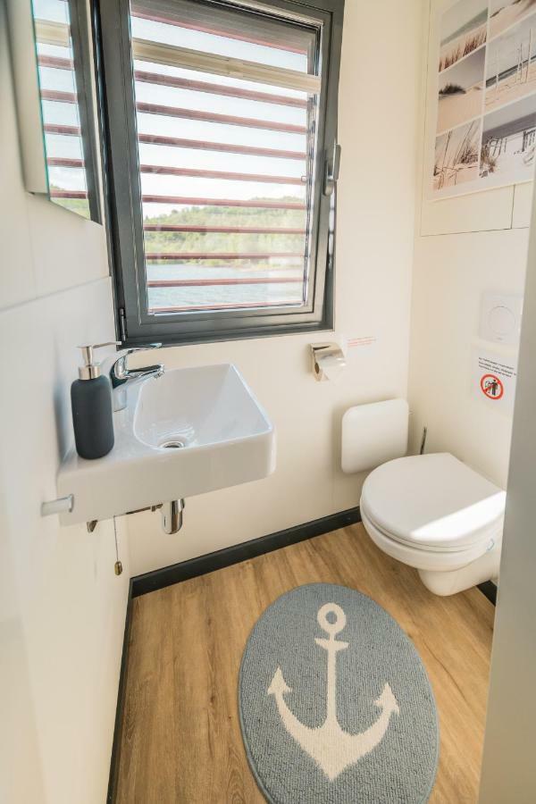 Hausboote Und Ferienhaeuser Marina Muecheln Mucheln エクステリア 写真