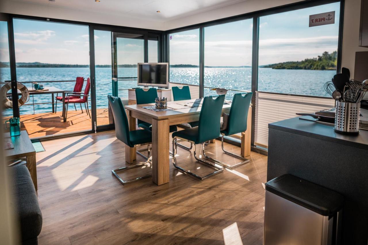 Hausboote Und Ferienhaeuser Marina Muecheln Mucheln エクステリア 写真